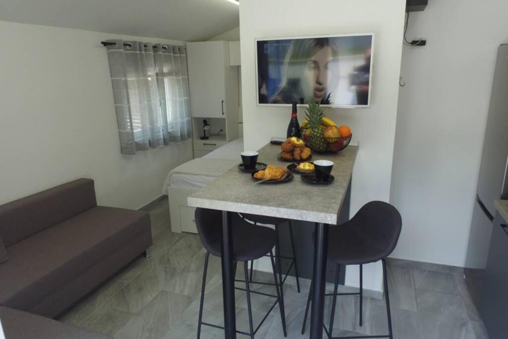 Apartment In Park Forest Soline Near The Sea ปิเยชชานา อูวาลา ภายนอก รูปภาพ
